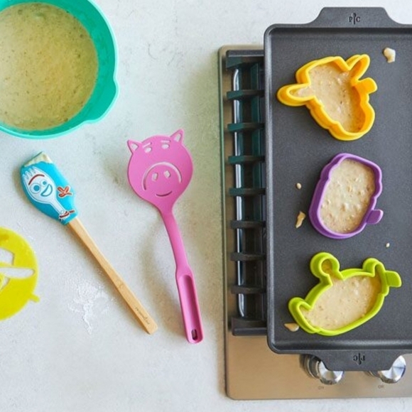Pampered Chef Toy Story 4 Pancake Molds  & Stencils - Picture 1 of 6